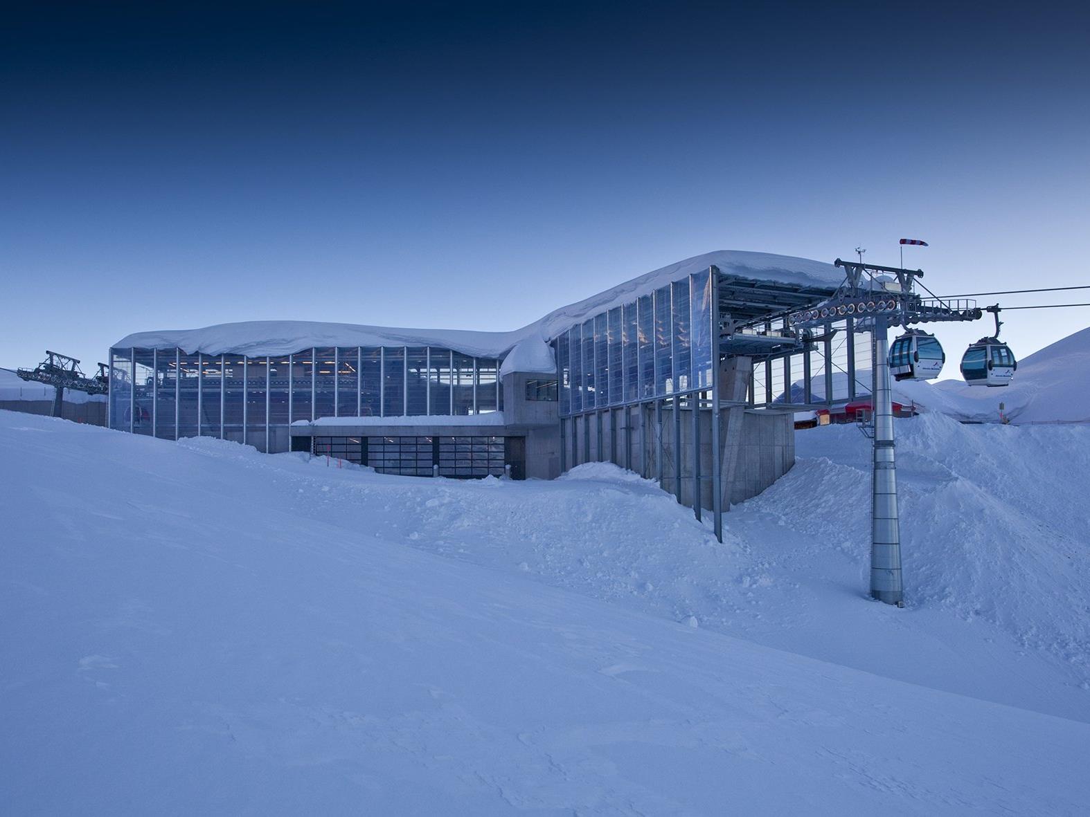 Eine Auszeichnung beim Architekturwettbewerb materialPREIS 2015 erhielt die Mittelstation der Grasjoch Bahn im Skigebiet Silvretta Montafon.