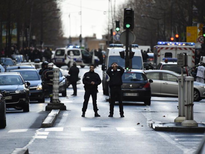 Regierung: Mit Sprengstoffgürtel Bewaffneter rief "Allah Akbar" Regierung: Mit Sprengstoffgürtel Bewaffneter rief "Allah Akbar"