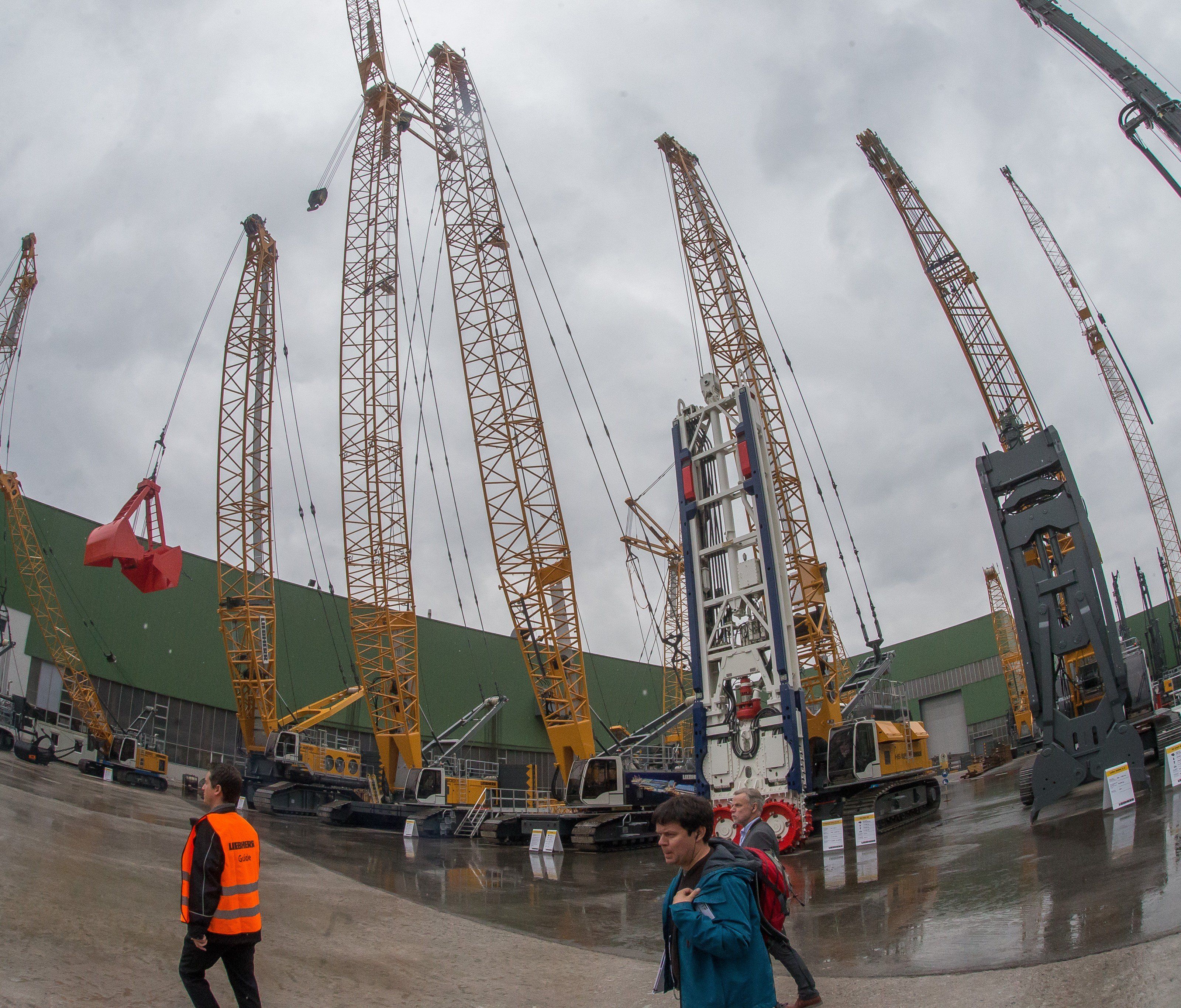 Die Liebherr-Gruppe schreibt ein Umsatzplus - der Vorarlberger Standort in Nenzing schwächelt dagegen. Die Liebherr-Gruppe schreibt ein Umsatzplus - der Vorarlberger Standort in Nenzing schwächelt dagegen.
