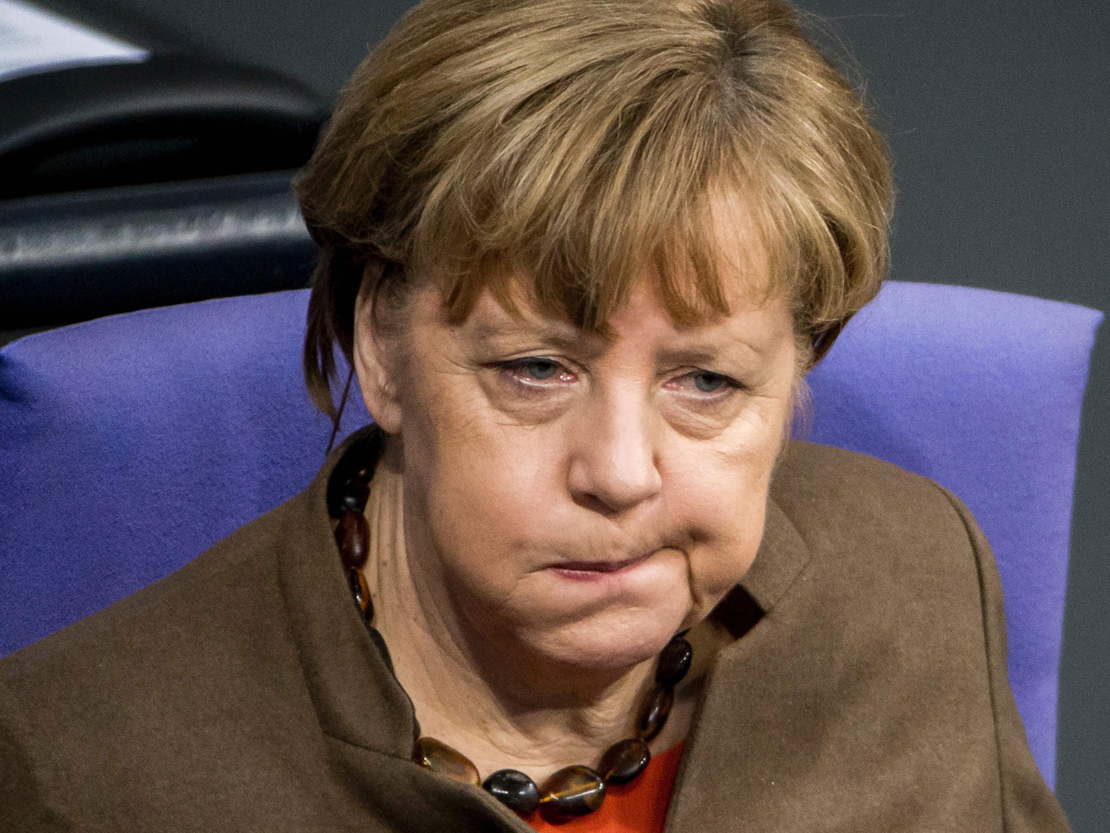 Fast die Hälfte der Deutschen fordert den Rücktritt der Kanzlerin.