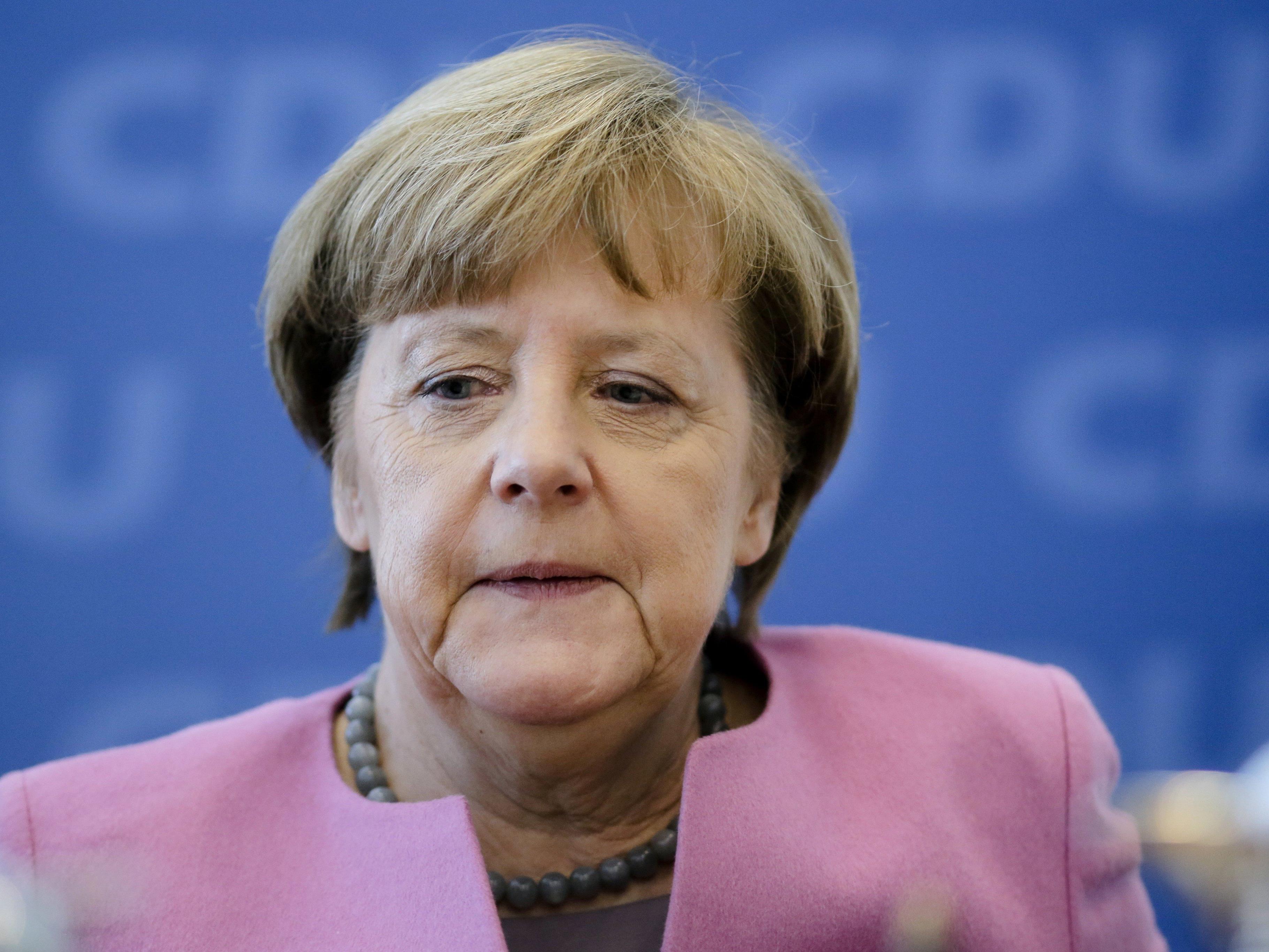 Angela Merkel ist in der Flüchtlingsfrage zunehmend isoliert - inner- wie außerhalb Deutschlands.