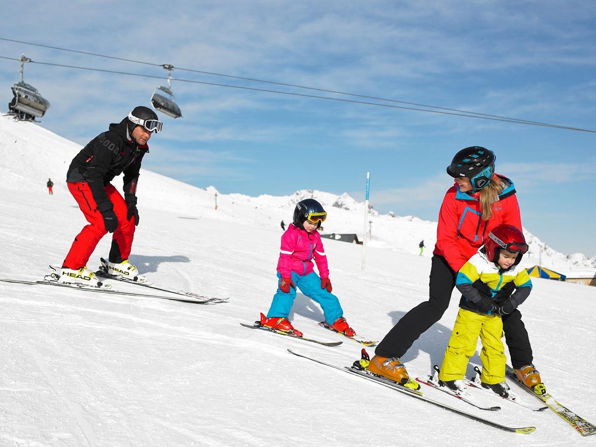 Mindestens 2.300 Familien auf den Pisten in Vorarlbergs Skigebieten