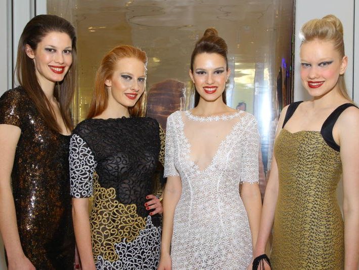 Edle Roben im Mittelpunkt des Stickerballs Edle Roben im Mittelpunkt des Stickerballs