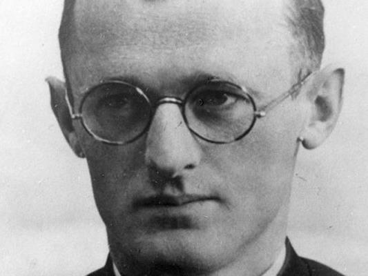 Als "Engel von Dachau" bekannter Pfarrer Engelmar Unzeigig soll seliggesprochen werden.