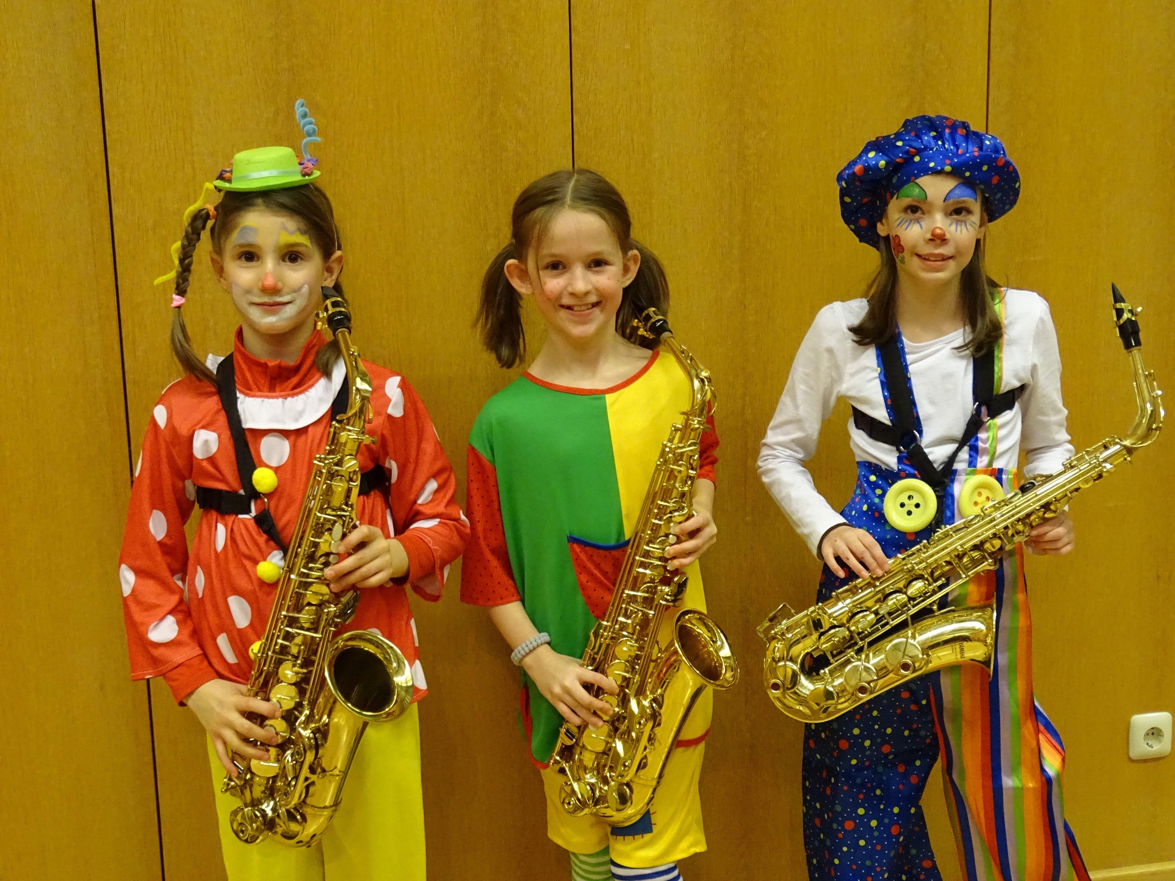 Die Saxophon spielenden Clown waren nur einer der vielen Programmpunkte beim Bunten Musizieren.