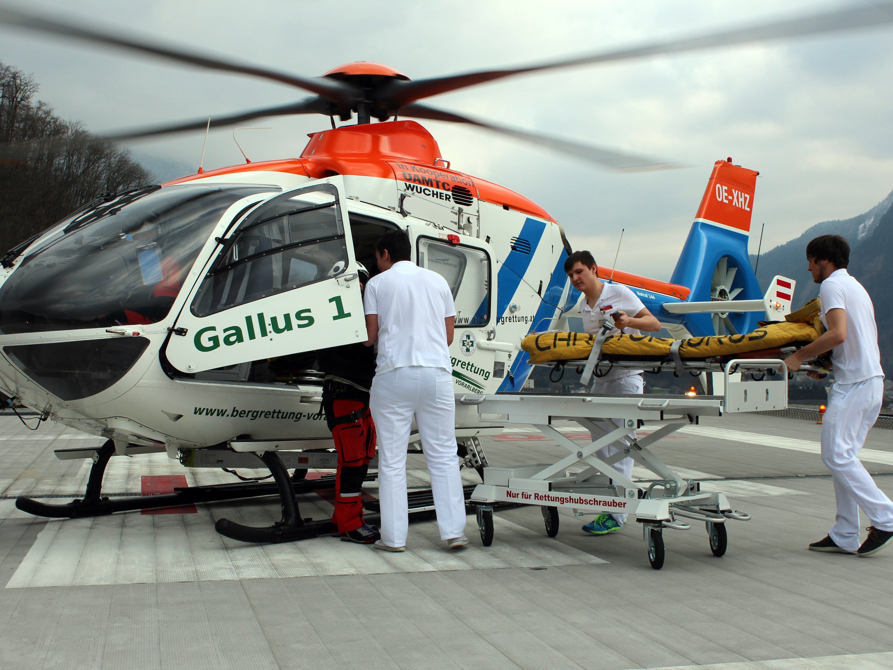 Auch wenn der Anlass nie ein guter ist - über den Heliport sind trotzdem alle Beteiligten froh. Auch wenn der Anlass nie ein guter ist - über den Heliport sind trotzdem alle Beteiligten froh.