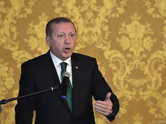 Türkischer Präsident Erdogan will Flüchtlinge "im Notfall" aufnehmen Türkischer Präsident Erdogan will Flüchtlinge "im Notfall" aufnehmen