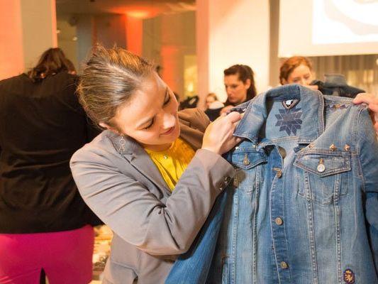 Denim-Stoff aus Begleiter für den Frühling 2016. Denim-Stoff aus Begleiter für den Frühling 2016.