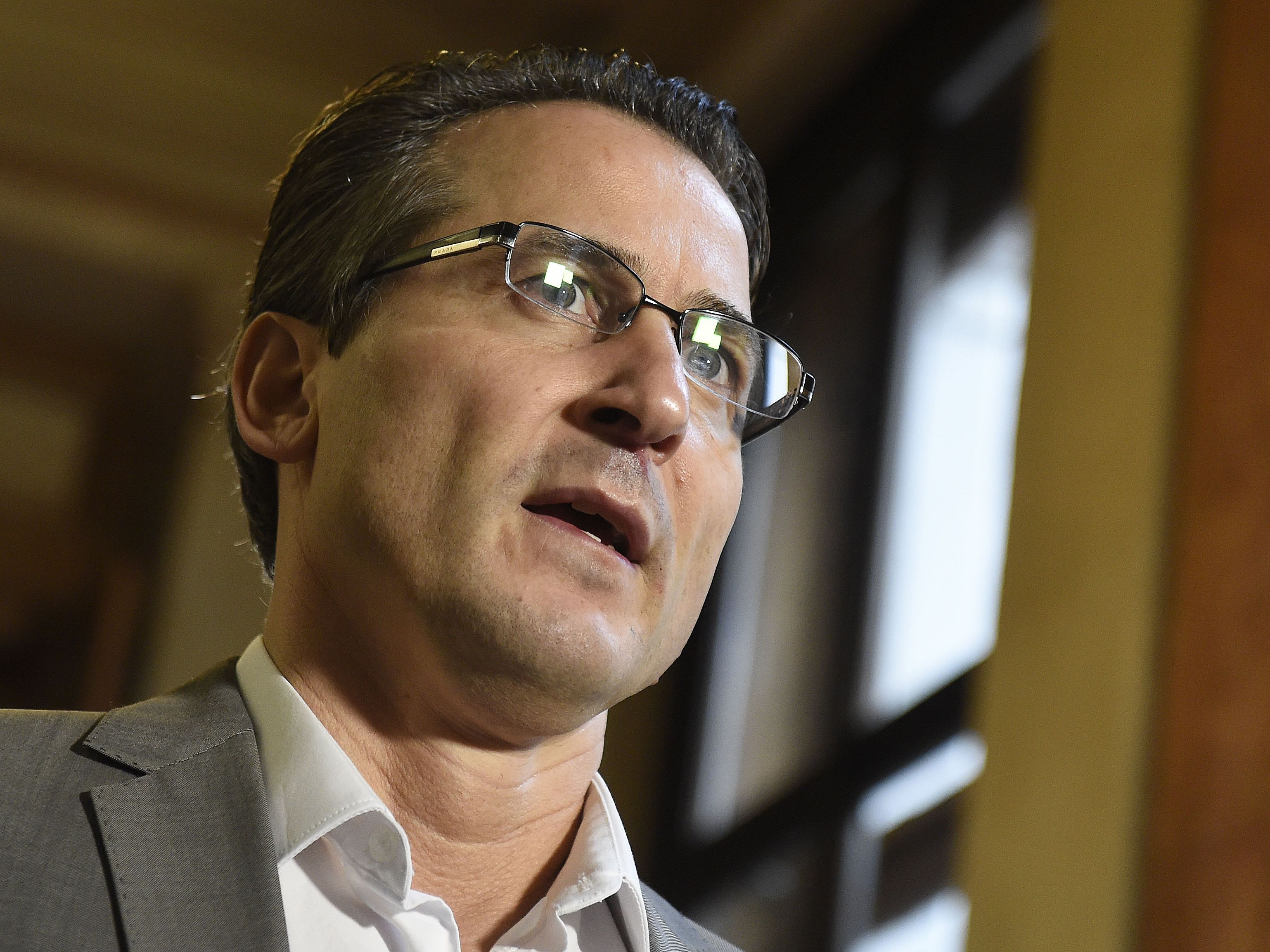 Team Stronach fordert Abschaffung des Status des subsidiär Schutzberechtigten. Team Stronach fordert Abschaffung des Status des subsidiär Schutzberechtigten.