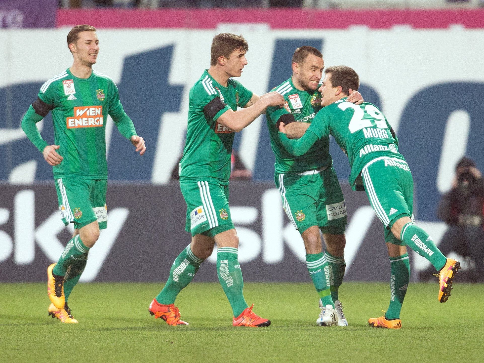 Grün-weißer Jubel in Favoriten. Grün-weißer Jubel in Favoriten.