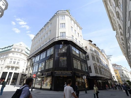 Eine Firma aus Gibraltar und ein englischer Multimillionär kauften eine Wohnung im "Goldenen Quartier". Eine Firma aus Gibraltar und ein englischer Multimillionär kauften eine Wohnung im "Goldenen Quartier".