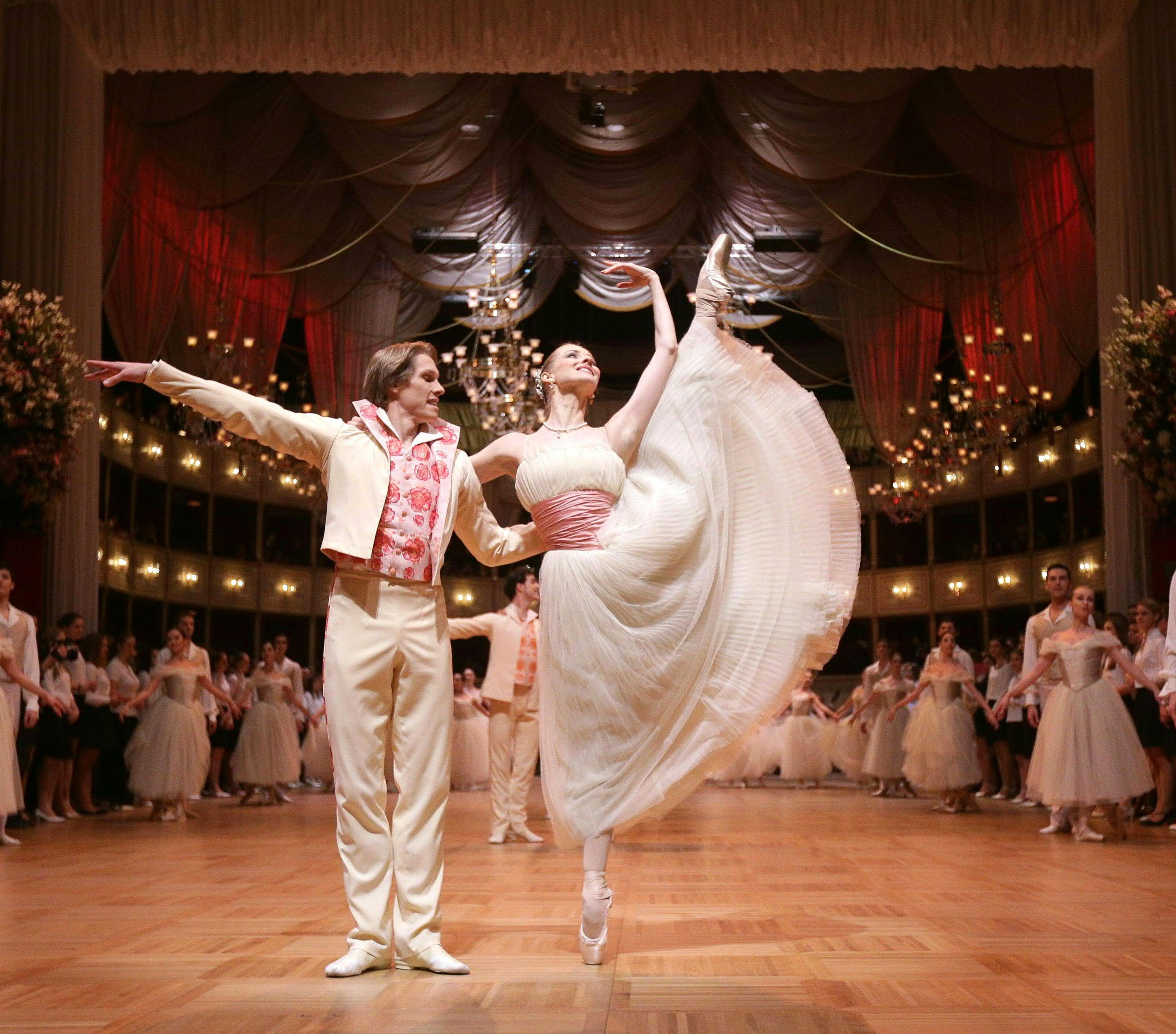 Die Eröffnung, Gäste und Bilder: LIVE vom Wiener Opernball 2016.