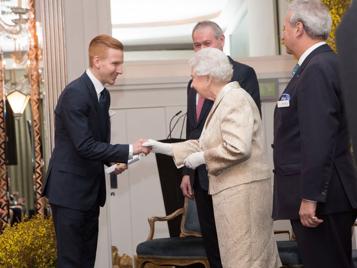 Christoph Schrottenbaum traf die Queen in London. Christoph Schrottenbaum traf die Queen in London.