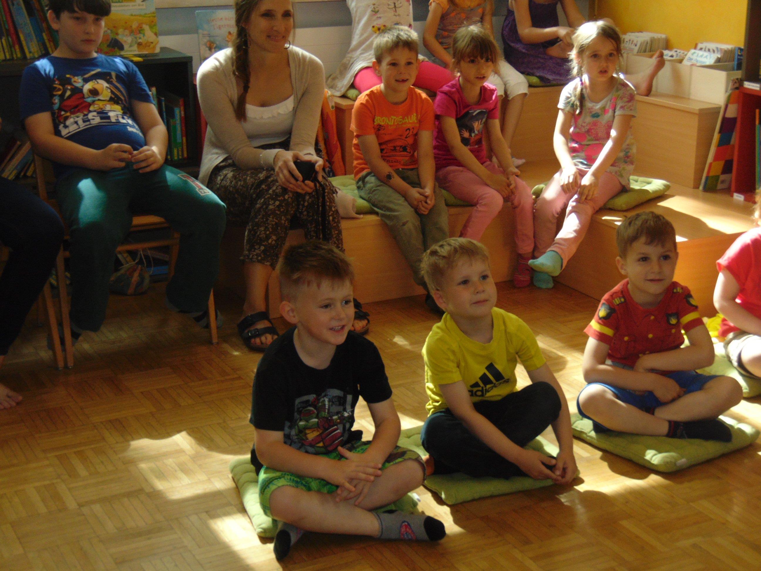 Auch Altachs Kindergärten und Schulen sind immer wieder zu Gast in der Bibliothek