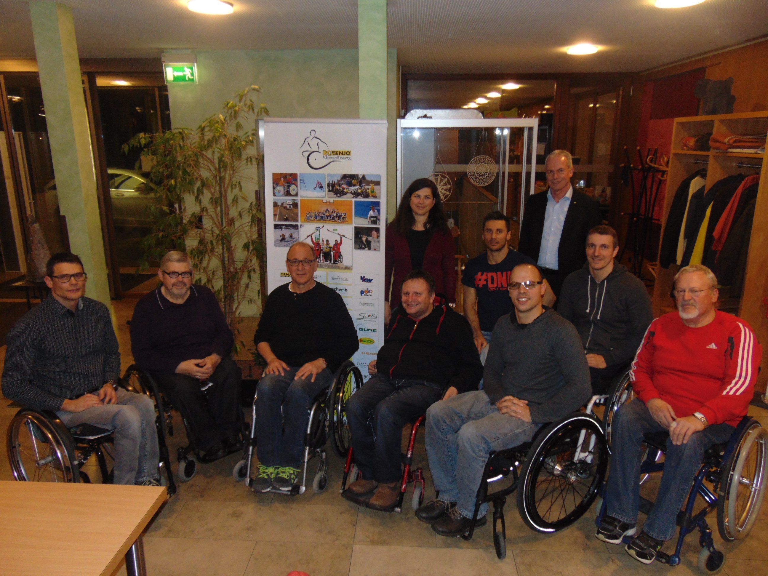 Der wiedergewählte Vorstand des RC ENJO Vorarlberg mit Bürgermeister Gottfried Brändle Der wiedergewählte Vorstand des RC ENJO Vorarlberg mit Bürgermeister Gottfried Brändle