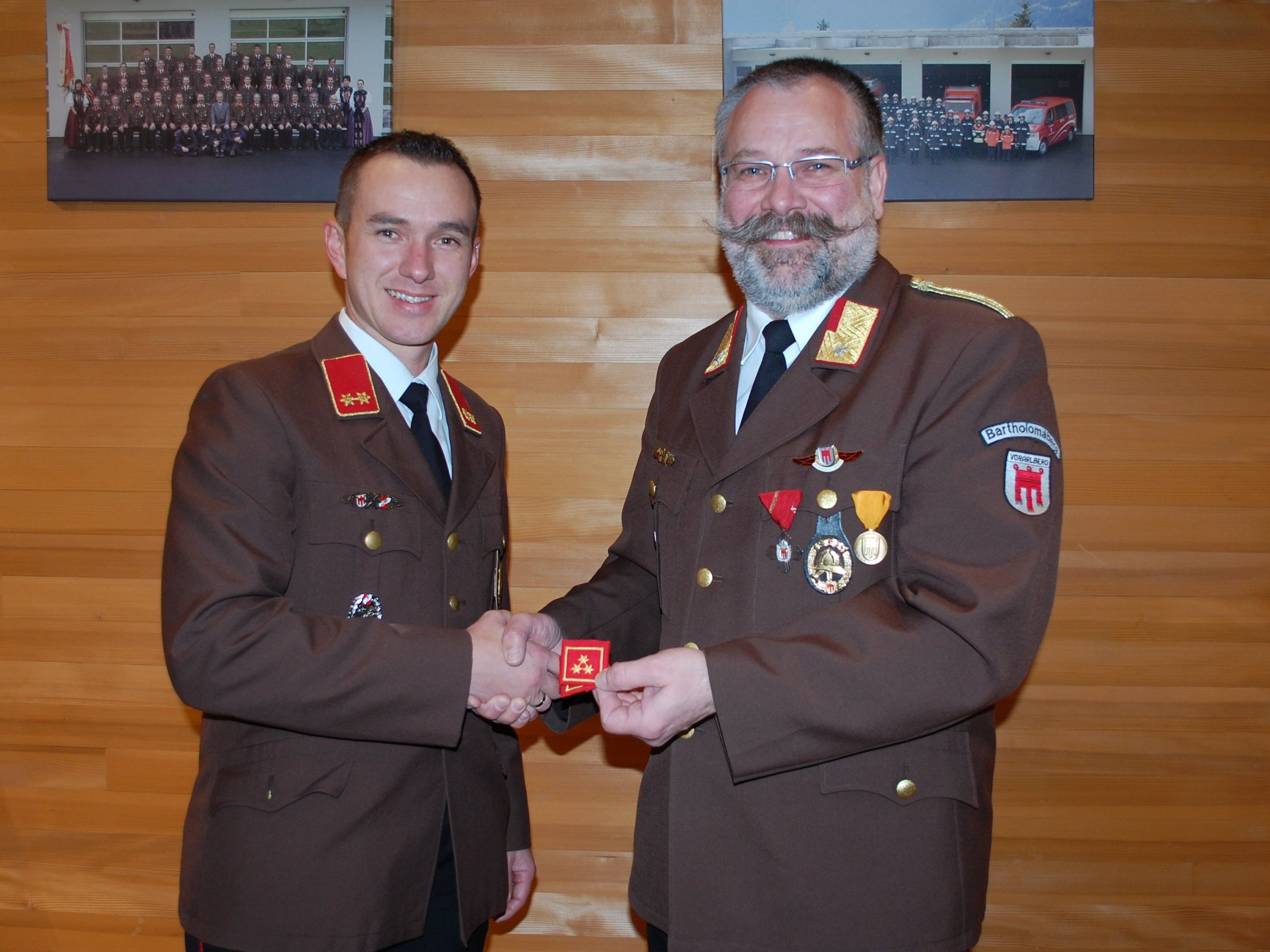 Nach 21 Jahren übergab Alex Loretz das Kommandantenamt an Thomas Battlogg. Nach 21 Jahren übergab Alex Loretz das Kommandantenamt an Thomas Battlogg.