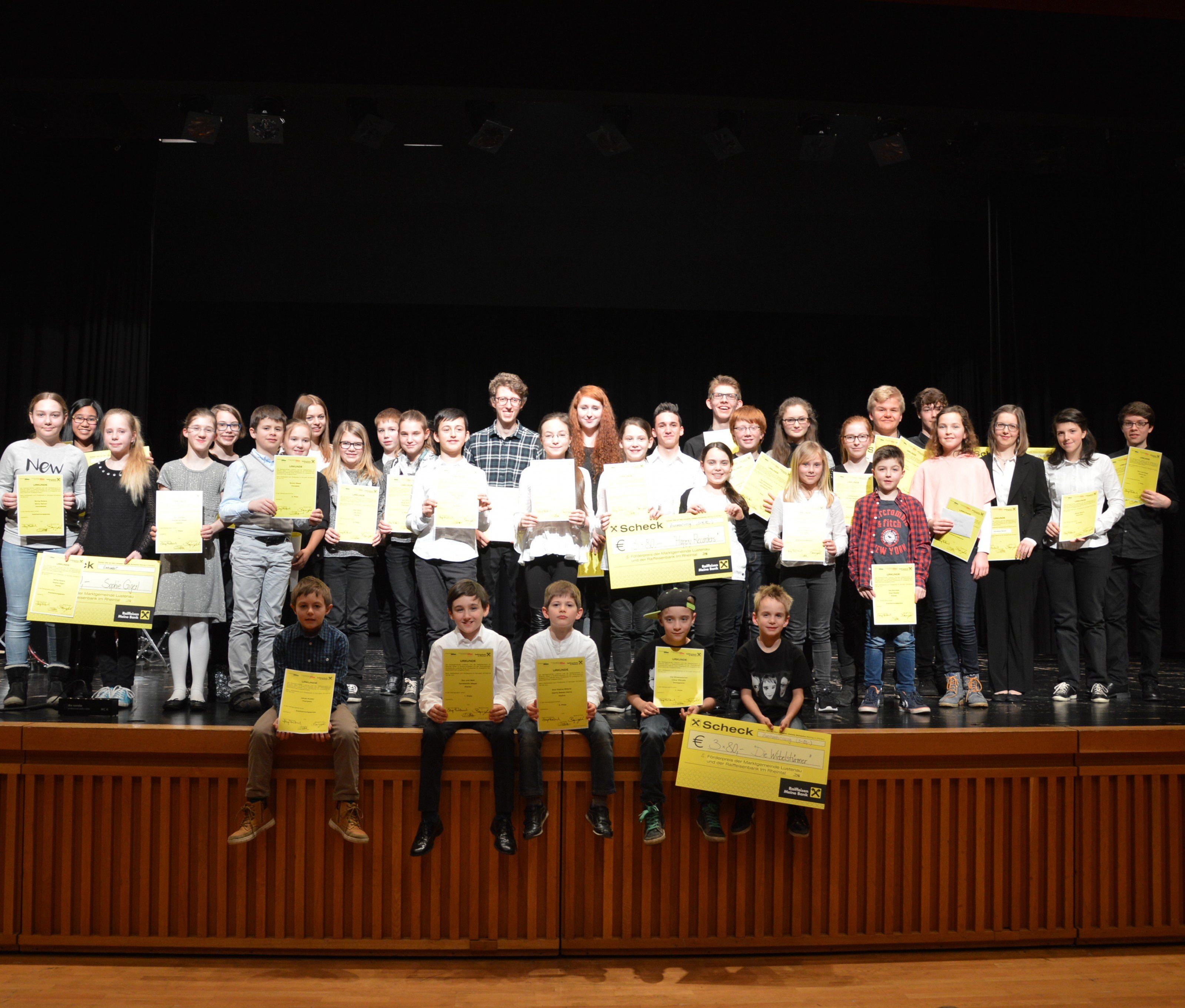 Glückliche Preisträger beim 5. Förderpreis-Wettbewerb der Rheintalischen Musikschule Glückliche Preisträger beim 5. Förderpreis-Wettbewerb der Rheintalischen Musikschule
