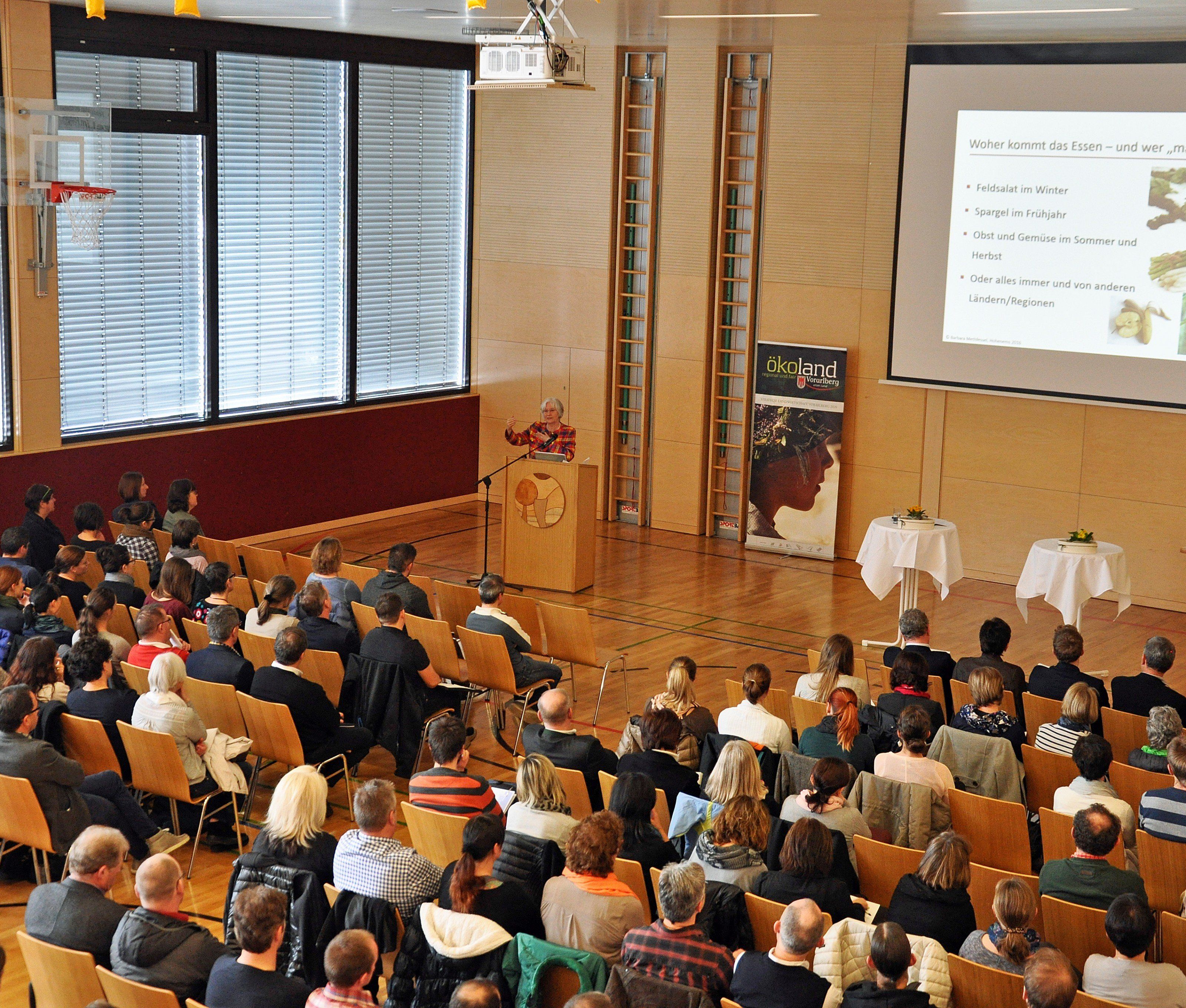 Mit der Tagung wurden den Akteuren neue Impulse für die Praxis direkter Absatzkooperationen zwischen Landwirten und Gemeinschaftsküchen geboten. Mit der Tagung wurden den Akteuren neue Impulse für die Praxis direkter Absatzkooperationen zwischen Landwirten und Gemeinschaftsküchen geboten.