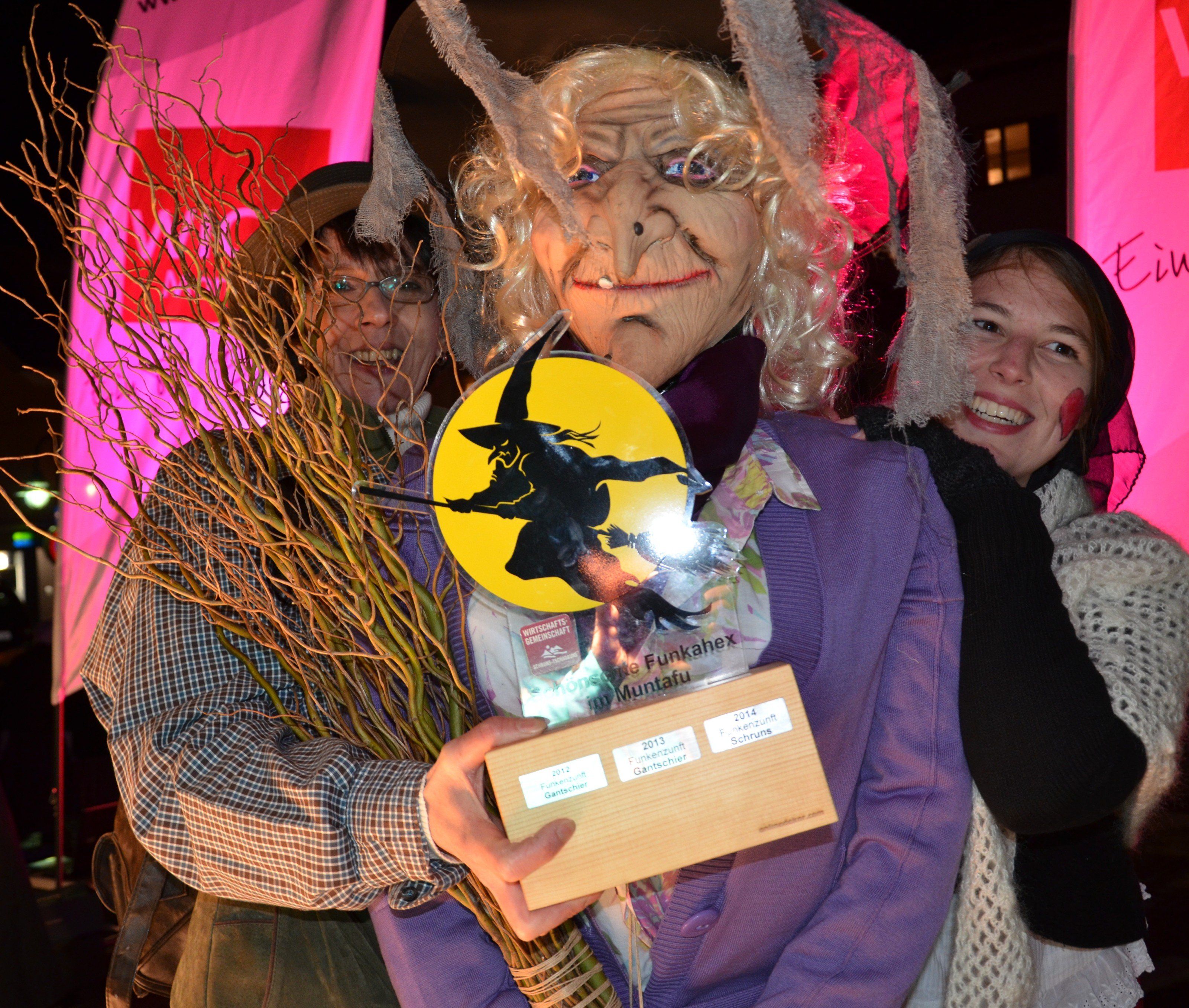 Wer hat die schönste Funkenhexe im Montafon? Die Anwtort gibt es am Rosenmontag in Schruns. Wer hat die schönste Funkenhexe im Montafon? Die Anwtort gibt es am Rosenmontag in Schruns.