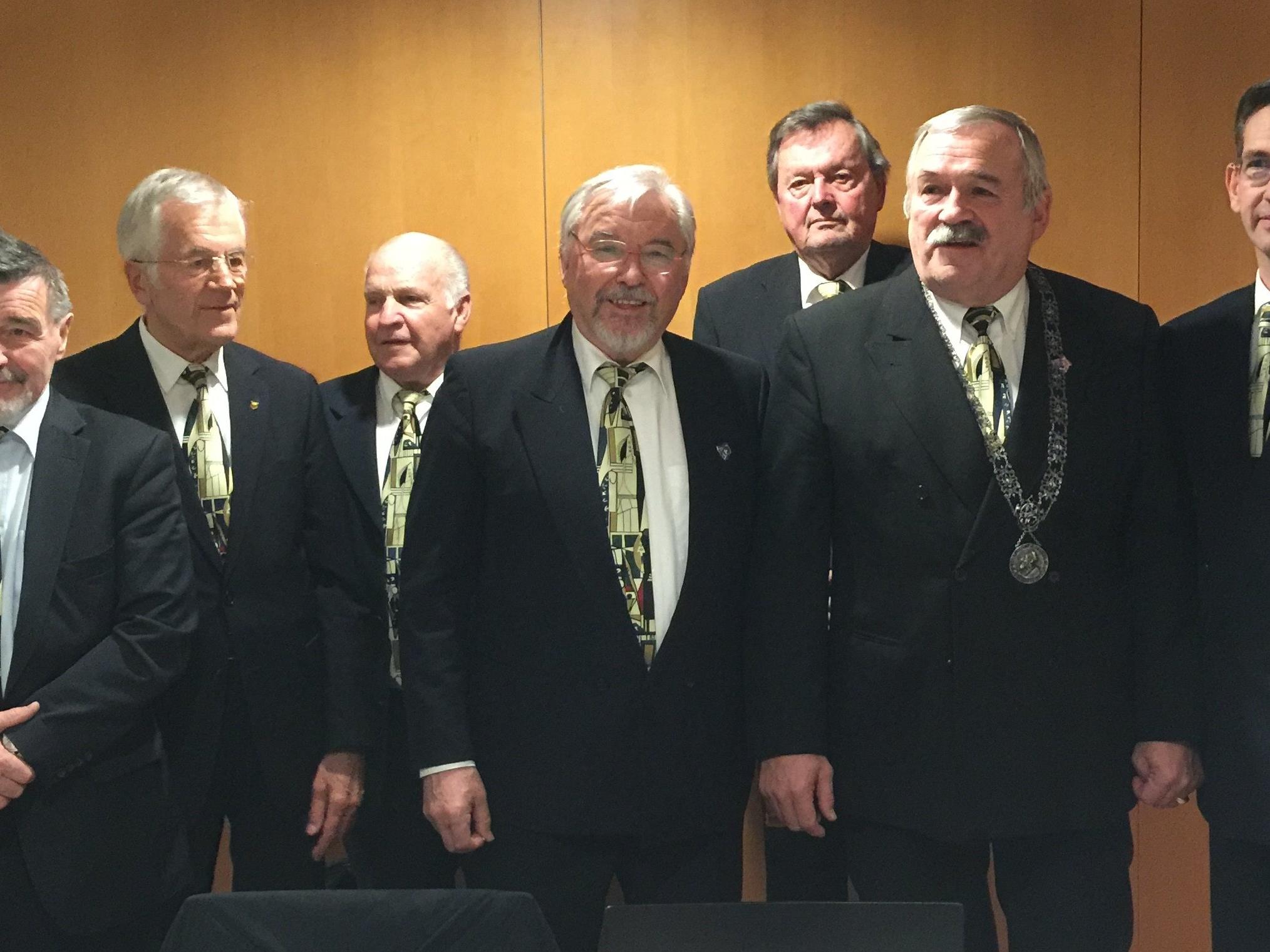 v.li.n.re.:  Chorleiter Mag. Kraher, N. Hehle, H. Messner, Mag. Schwarz, W. Bachmann,  Obmann  R. Rodewald, G. Danner