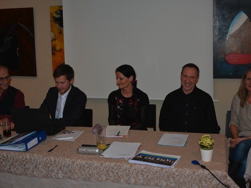 v.l.: Franz Steinbichler, "Noch-Schriftführer" Pascal Kloser, Ria Steinbichler, Eugen Kathan, Melitta Fitz. Nicht auf dem Bild: Elisabeth Hörburger v.l.: Franz Steinbichler, "Noch-Schriftführer" Pascal Kloser, Ria Steinbichler, Eugen Kathan, Melitta Fitz. Nicht auf dem Bild: Elisabeth Hörburger