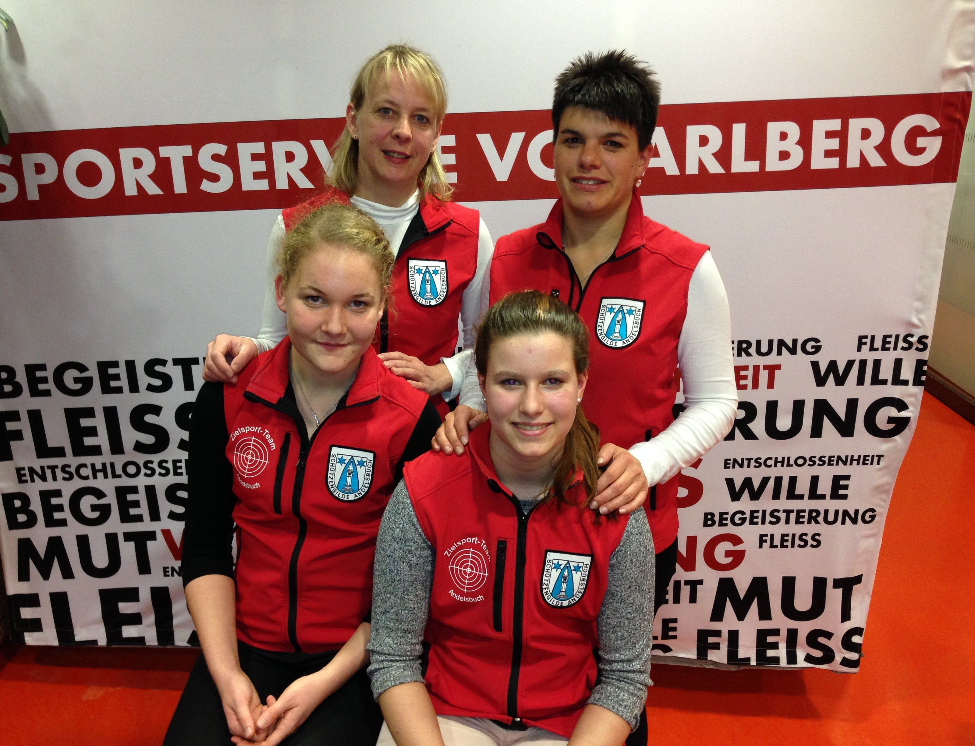 Bild vorne Bianca Egender und Julia Oberholzer; Bild hinten Waltraud Metzler und Katja Rüscher Bild vorne Bianca Egender und Julia Oberholzer; Bild hinten Waltraud Metzler und Katja Rüscher