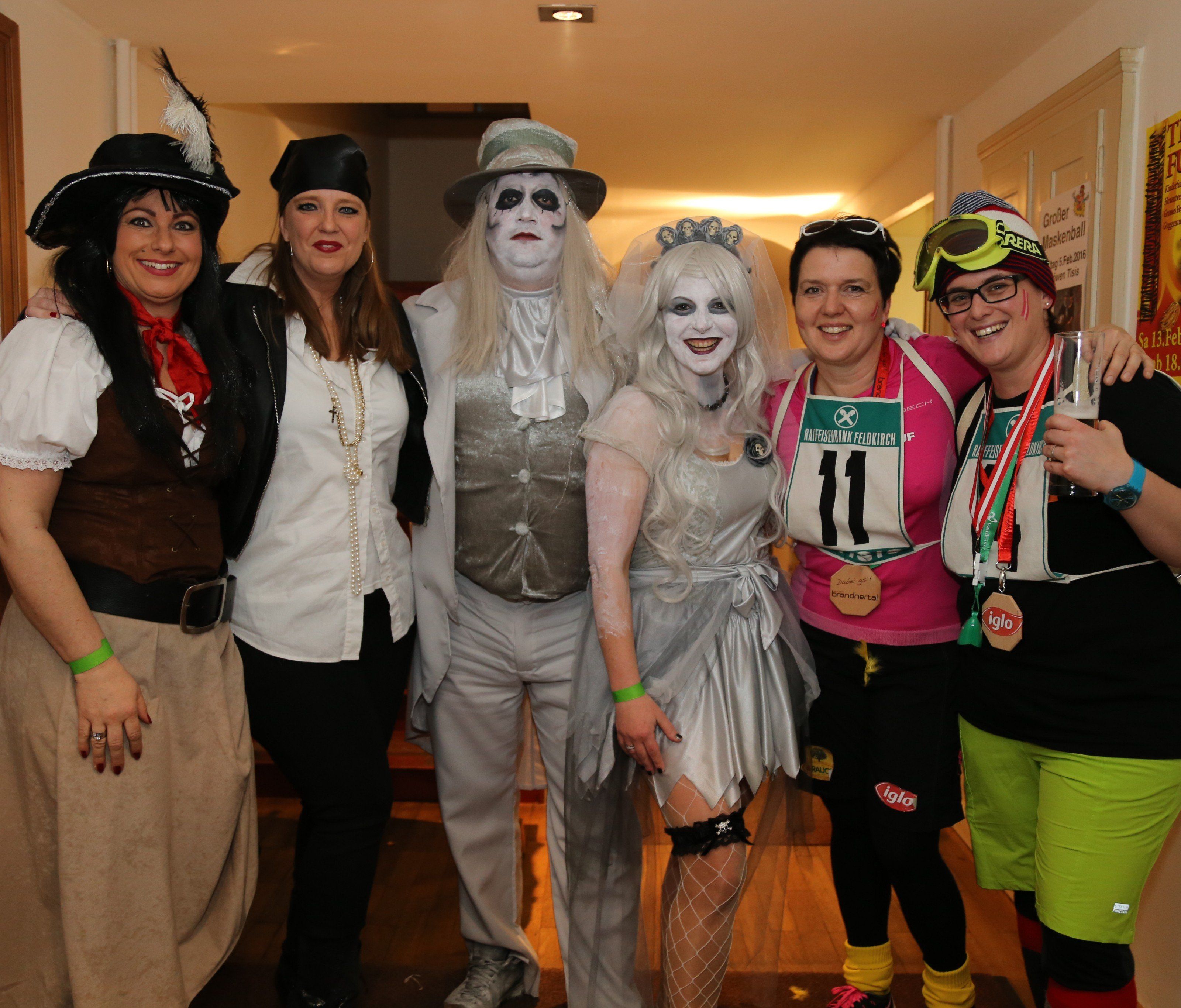 Rund 120 Gäste feierten im Gasthof „Löwen“ den Maskenball des Skivereins Tisis. Rund 120 Gäste feierten im Gasthof „Löwen“ den Maskenball des Skivereins Tisis.