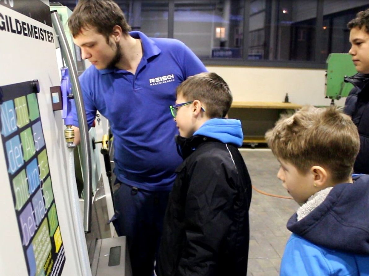 Auf großes Interesse stieß auch die Lehrlingsausbildung bei Reisch Maschinenbau. Auf großes Interesse stieß auch die Lehrlingsausbildung bei Reisch Maschinenbau.