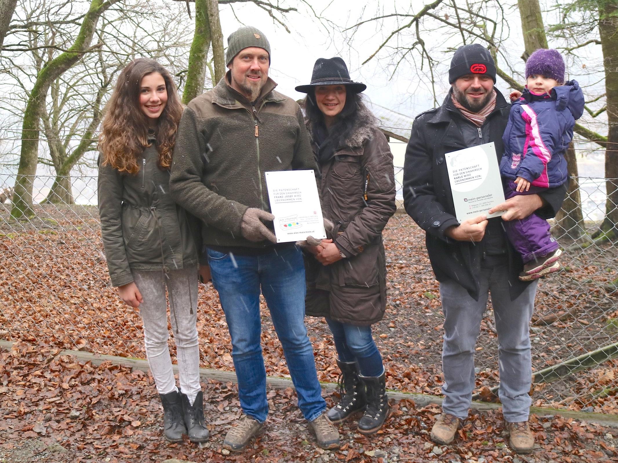 Großes Engagement zeigen die neuen Tierpaten für den Erhalt des Wildparks Feldkirch:  Madlene,  Alexander und Simone Tschofen sowie Matthias Graziadei mit Tochter Klara.