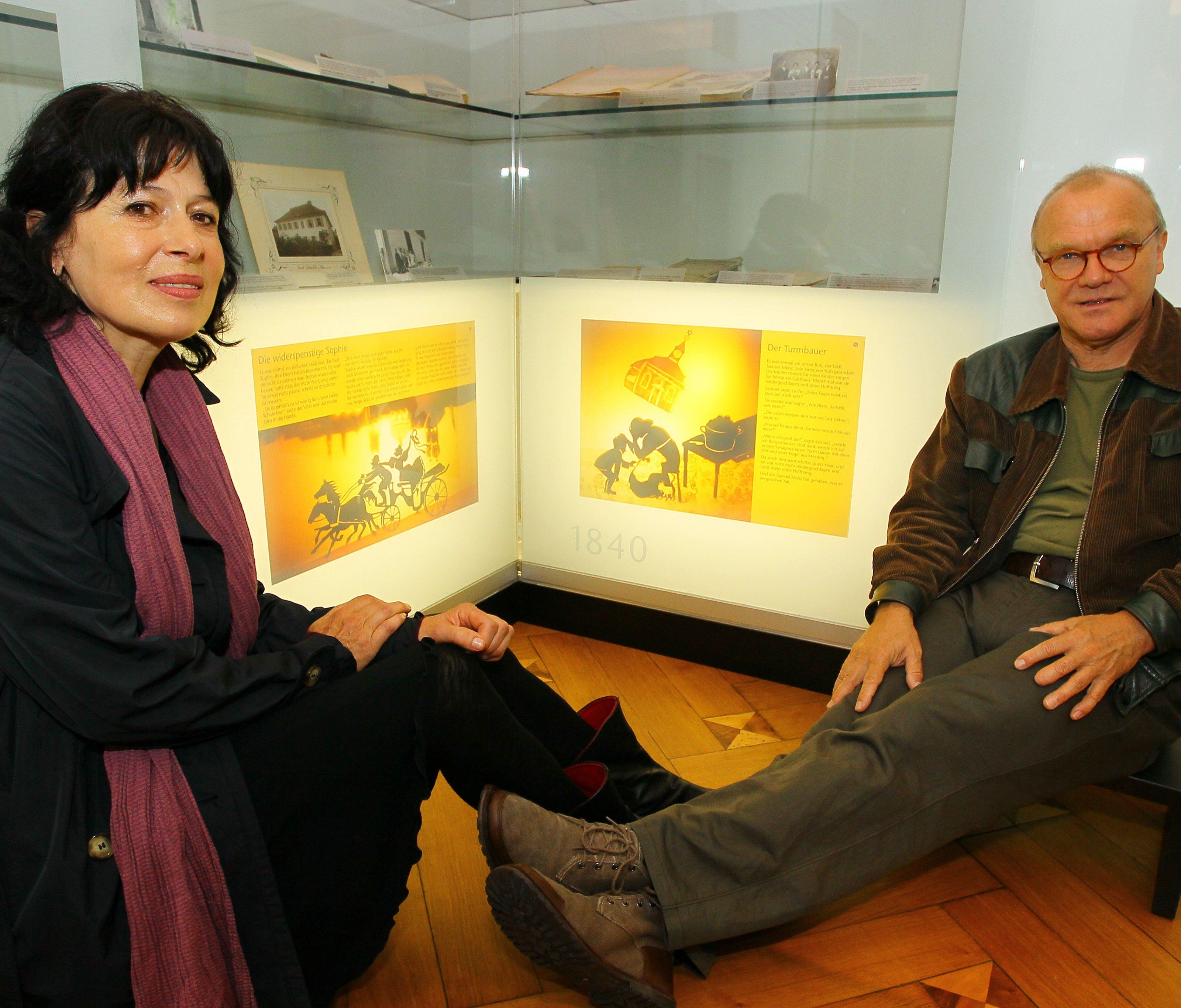 Das Schriftstellerpaar Monika Helfer und Michael Köhlmeier im Jüdischen Museum Hohenems, für dessen Ausstellung Monika Helfer Texte verfasst hat. Das Schriftstellerpaar Monika Helfer und Michael Köhlmeier im Jüdischen Museum Hohenems, für dessen Ausstellung Monika Helfer Texte verfasst hat.