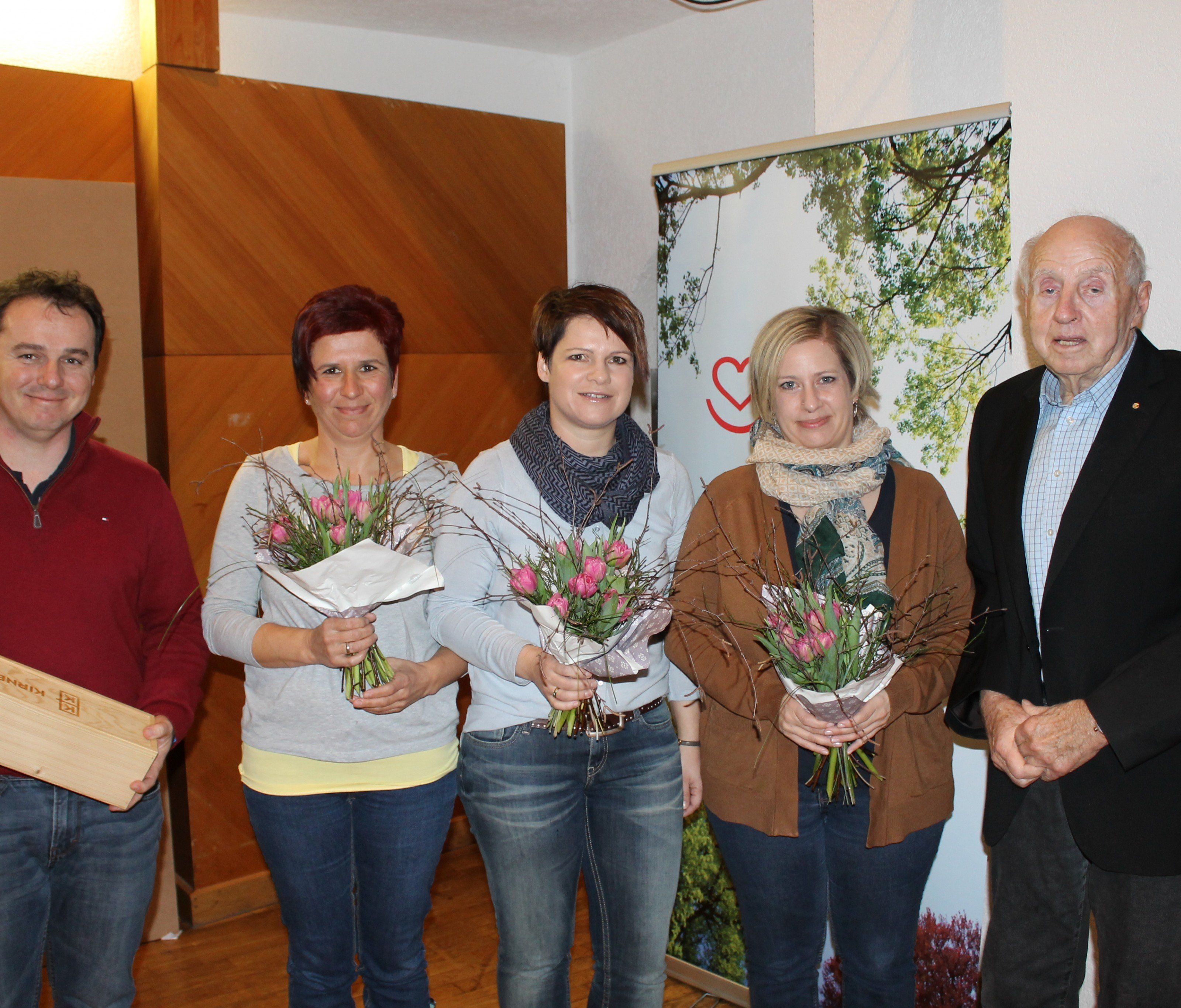 Der Noch Obmann mit seinem Pflegeteam Der Noch Obmann mit seinem Pflegeteam