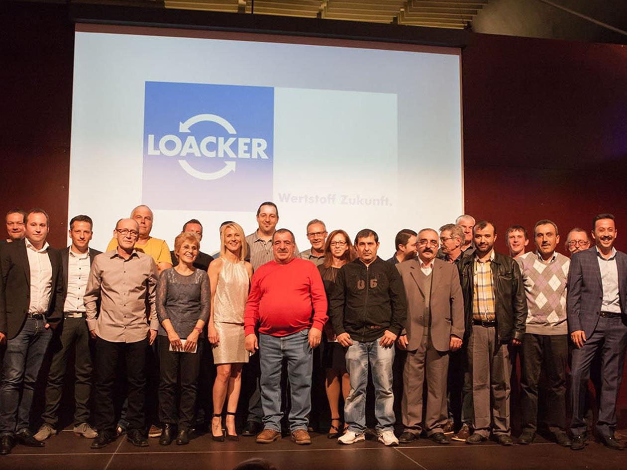 Loacker Recycling zeichnete 22 Loacker-Mitarbeiter/innen für ihre Treue aus.