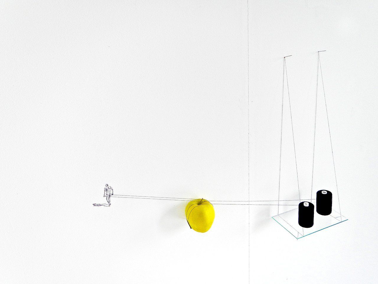 Sandra Boeschenstein verwebt Ölkreide, Ölfarbe, Tusche, Faden und Klebeband zu zarten Kunstwerken Sandra Boeschenstein verwebt Ölkreide, Ölfarbe, Tusche, Faden und Klebeband zu zarten Kunstwerken