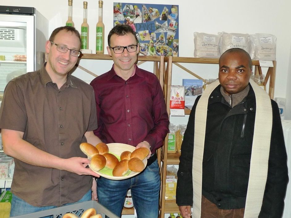 Peter Rheinberger, Bürgermeister Kilian Tschabrun und Pfarrmoderator Placide Ponzo. Peter Rheinberger, Bürgermeister Kilian Tschabrun und Pfarrmoderator Placide Ponzo.