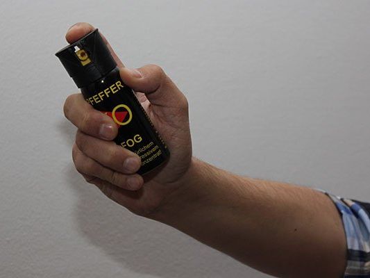 Um nicht geschnappt zu werden, wurde Pfefferspray verwendet. Um nicht geschnappt zu werden, wurde Pfefferspray verwendet.