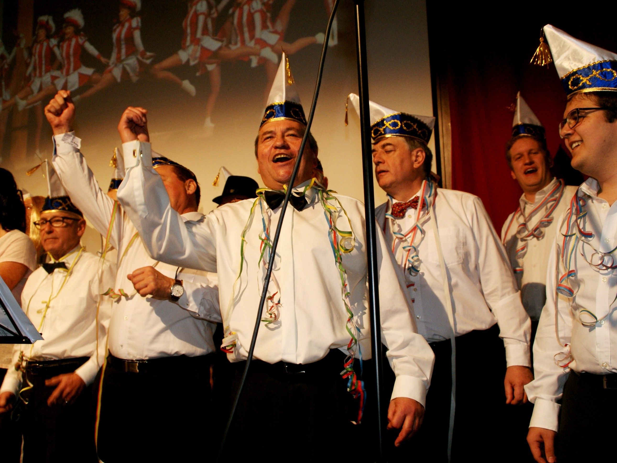 Kosmisch gute Laune am Sängerball Kosmisch gute Laune am Sängerball