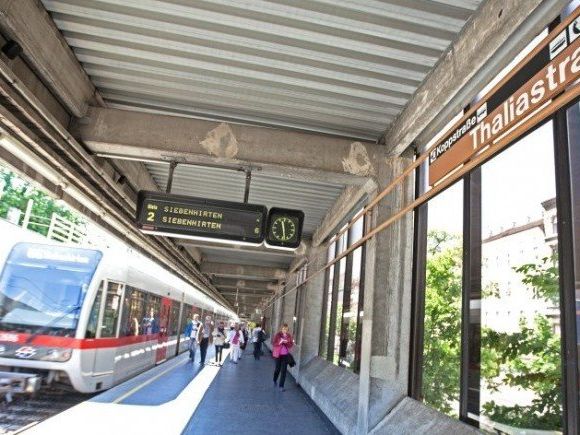 In der U6-Station Thaliastraße wurde der junge Bursche von der U-Bahn erfasst In der U6-Station Thaliastraße wurde der junge Bursche von der U-Bahn erfasst