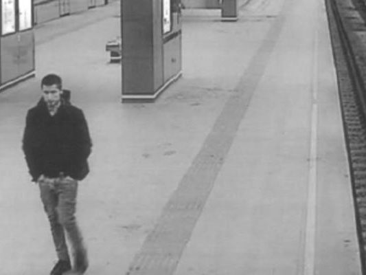 Dieser Mann ist einer steigenden Anzahl von Sexualdelikten verdächtig - inzwischen sollen es 20 sein Dieser Mann ist einer steigenden Anzahl von Sexualdelikten verdächtig - inzwischen sollen es 20 sein