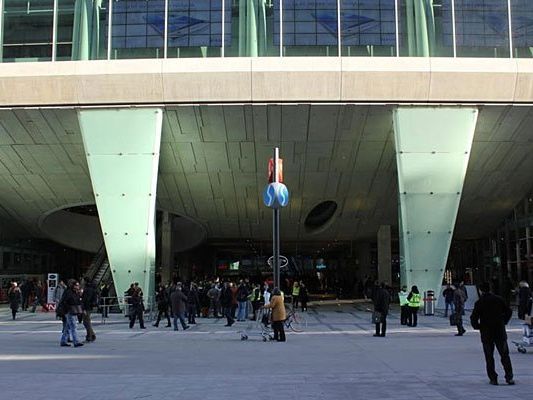 Beim Bahnhof Wien-Mitte - The Mall kam es zu brutalen Raubüberfällen Beim Bahnhof Wien-Mitte - The Mall kam es zu brutalen Raubüberfällen