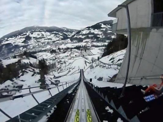 Mit der 360°-Aufnahme einen einmaligen Blick auf das Skispringen erleben.