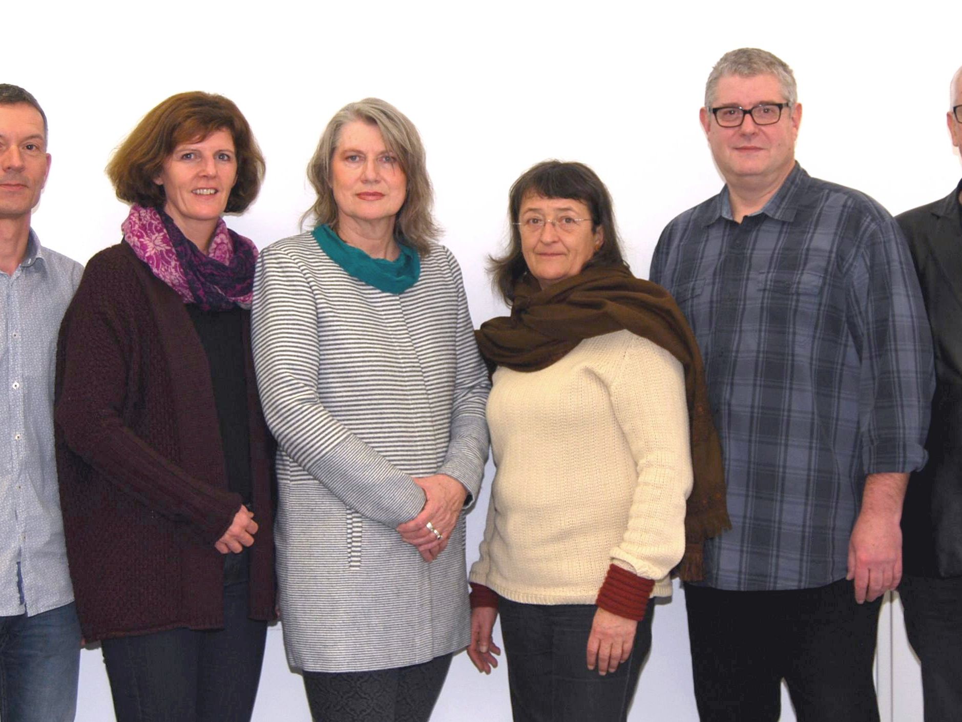 Das a’ku-Team (von links nach rechts): Günther Willi (Stadt Bregenz) mit den freiwilligen Organisatorinnen und Organisatoren Jutta Andorfer, Alma Nußbaumer, Irene Selhofer, Michael Mathà und Raimund Rosenberg. Das a’ku-Team (von links nach rechts): Günther Willi (Stadt Bregenz) mit den freiwilligen Organisatorinnen und Organisatoren Jutta Andorfer, Alma Nußbaumer, Irene Selhofer, Michael Mathà und Raimund Rosenberg.