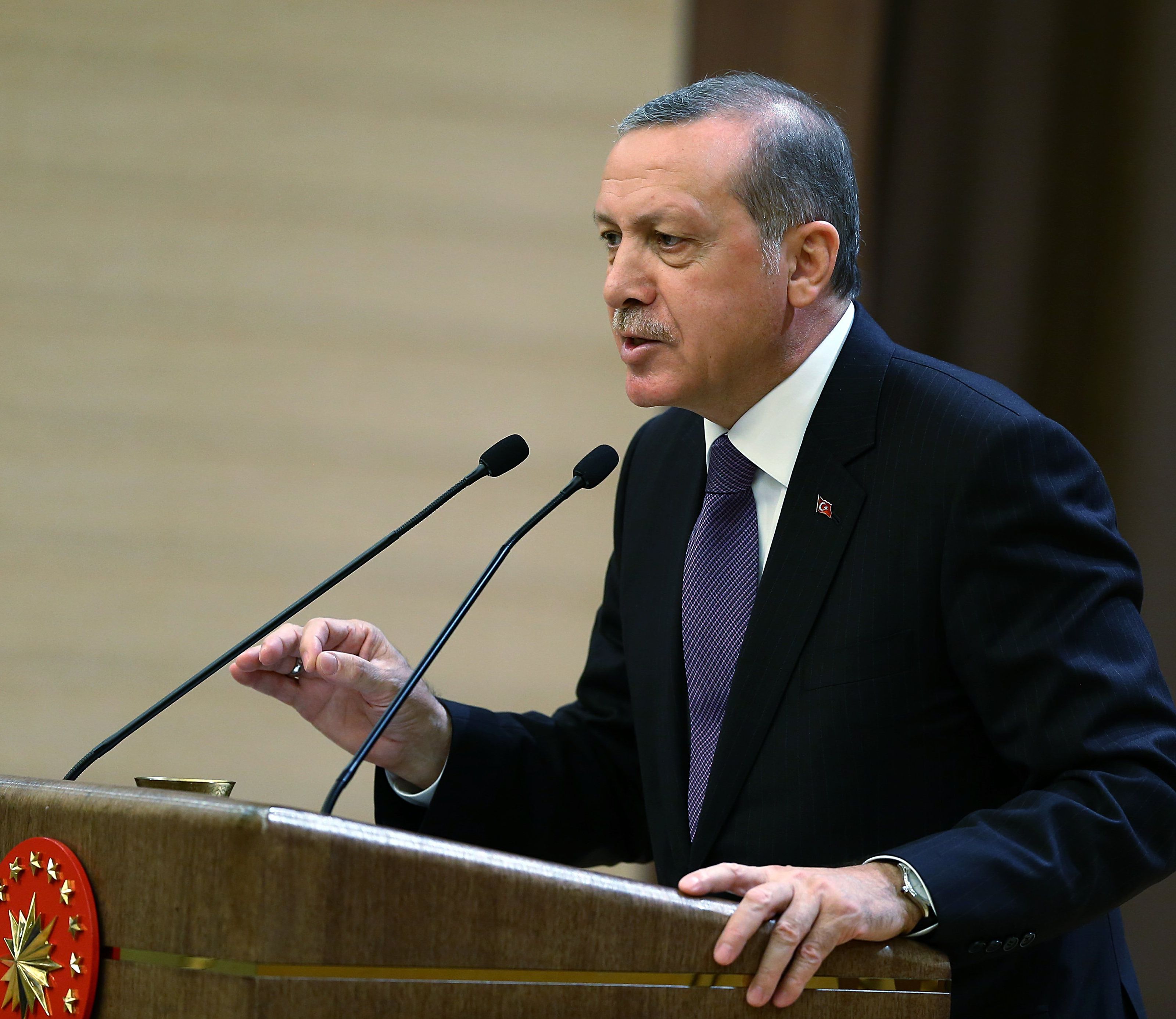 Griechische Website "euro2day.gr" schildert Gespräch mit Juncker und Tusk in Antalya. Griechische Website "euro2day.gr" schildert Gespräch mit Juncker und Tusk in Antalya.