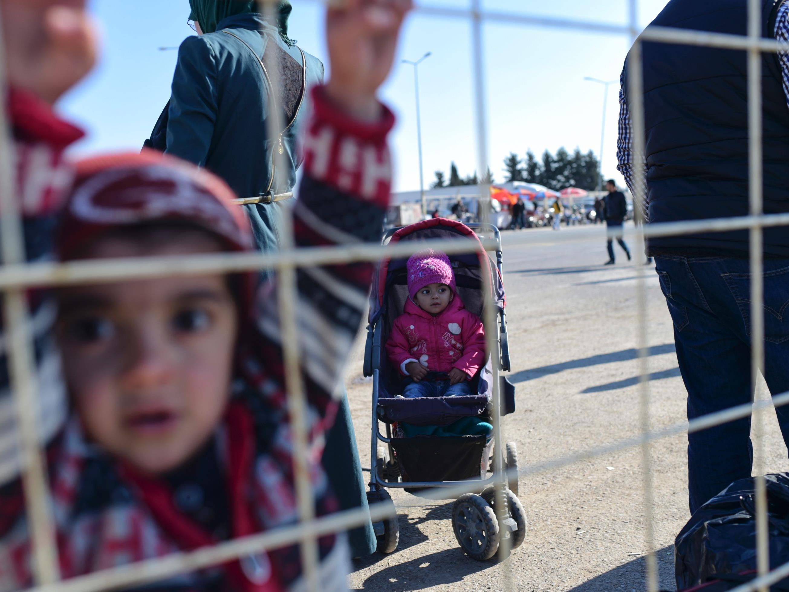An der Grenze zur Türkei ist für zehntausende Flüchtlinge aus Aleppo bislang Endstation.