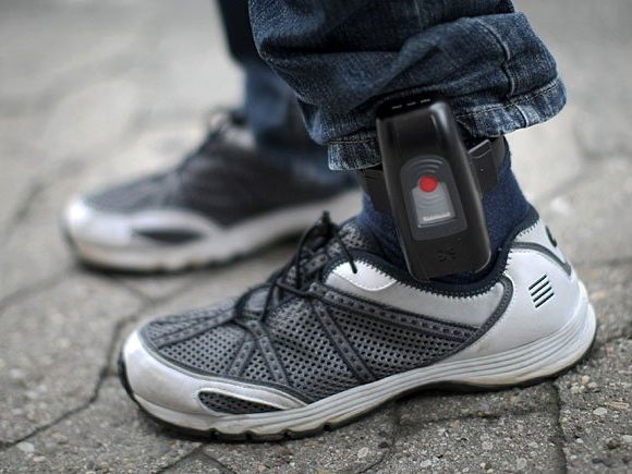 Eine 38-Jährige mit Fußfessel kehrte nach Arbeitsschluss nicht nach Hause zurück Eine 38-Jährige mit Fußfessel kehrte nach Arbeitsschluss nicht nach Hause zurück