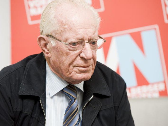 Alfons Giesinger gründete 1956 zusammen mit seinem Vater und Albert Kopf das Verpackungsunternehmen Giesinger & Kopf Alfons Giesinger gründete 1956 zusammen mit seinem Vater und Albert Kopf das Verpackungsunternehmen Giesinger & Kopf