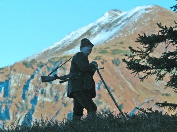 Die Jäger reagieren auf die Vorwürfe und verstärken die Bejagung des Rotwilds. Die Jäger reagieren auf die Vorwürfe und verstärken die Bejagung des Rotwilds.