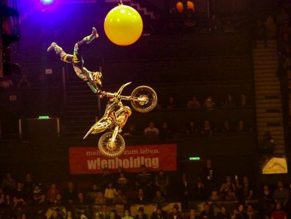 Wenn die Stadthalle brennt: Zu Besuch beim Masters Of Dirt in Wien Wenn die Stadthalle brennt: Zu Besuch beim Masters Of Dirt in Wien
