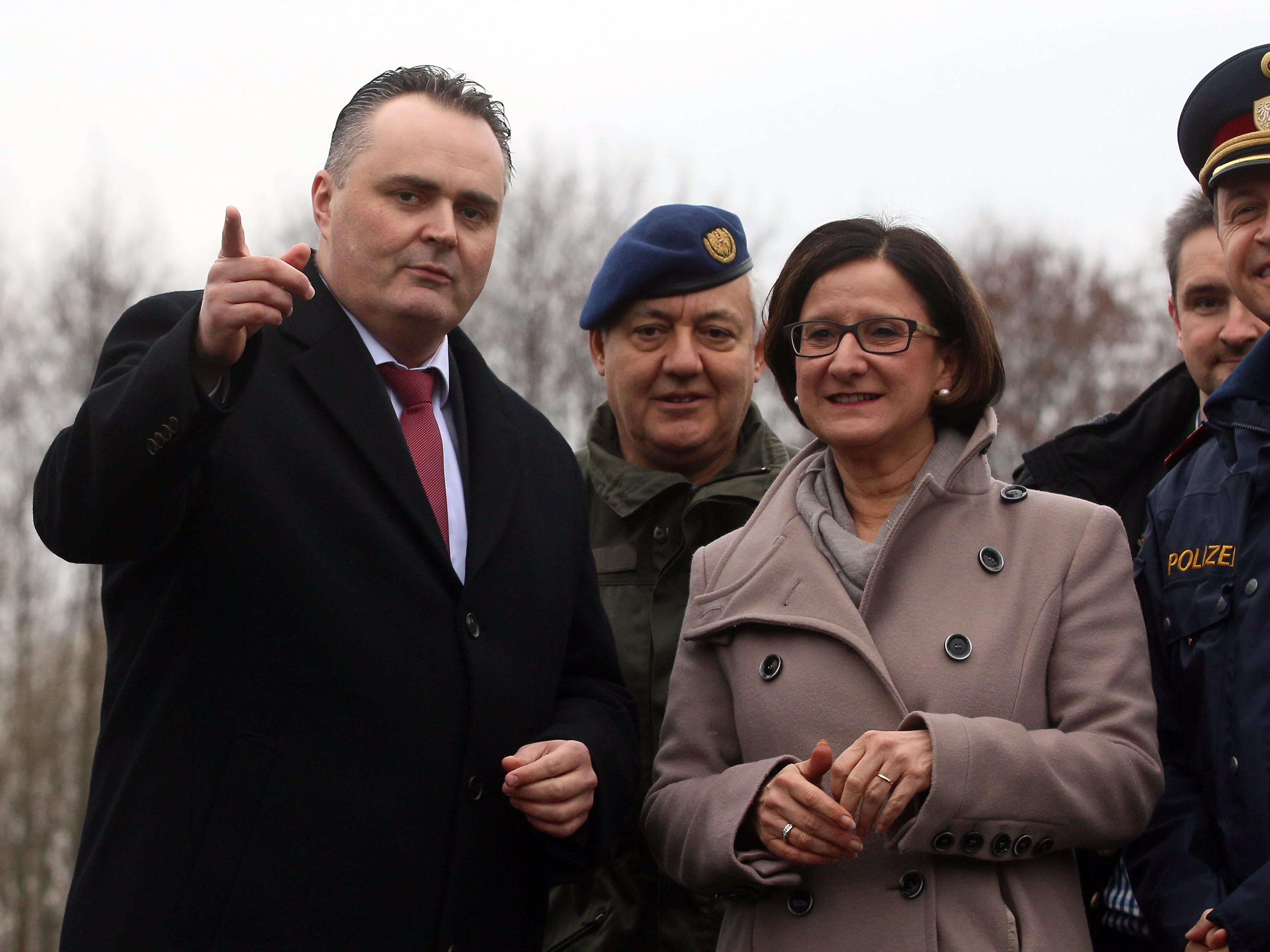 Innenministerin Mikl-Letiner kann auf die Unterstützung des Verteidigungsministers zählen.