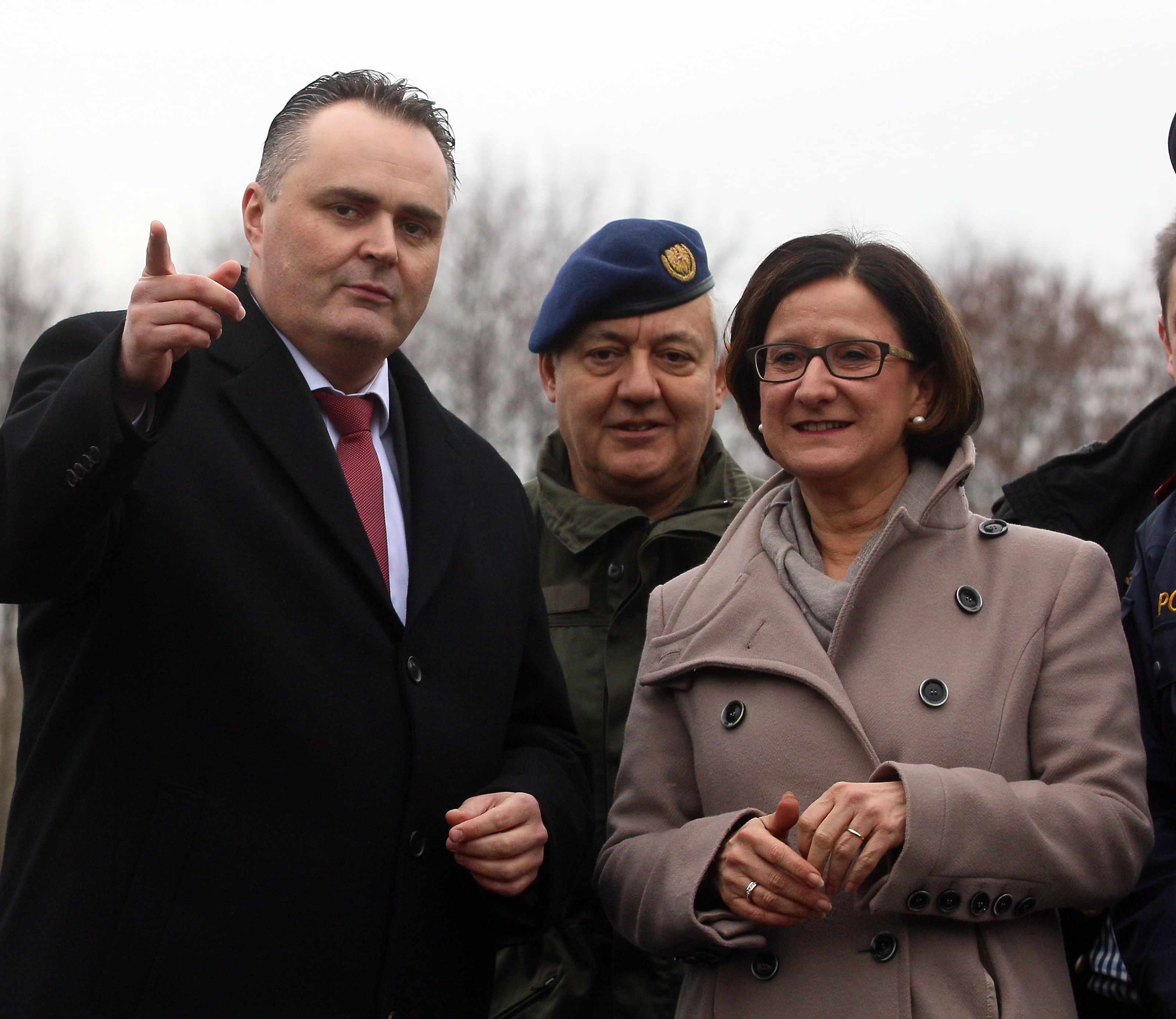 Innenministerin Mikl-Letiner kann auf die Unterstützung des Verteidigungsministers zählen. Innenministerin Mikl-Letiner kann auf die Unterstützung des Verteidigungsministers zählen.