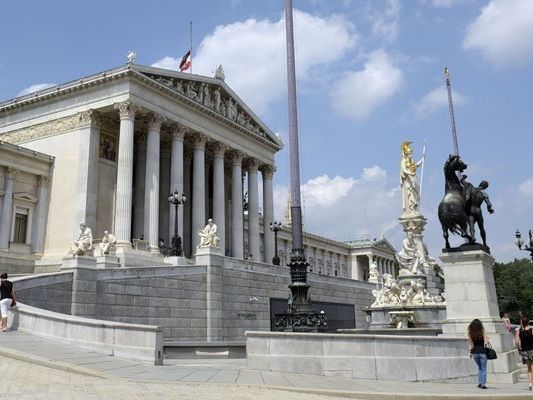 Im Parlament randalierte ein Mann mit einem Baseballschläger Im Parlament randalierte ein Mann mit einem Baseballschläger